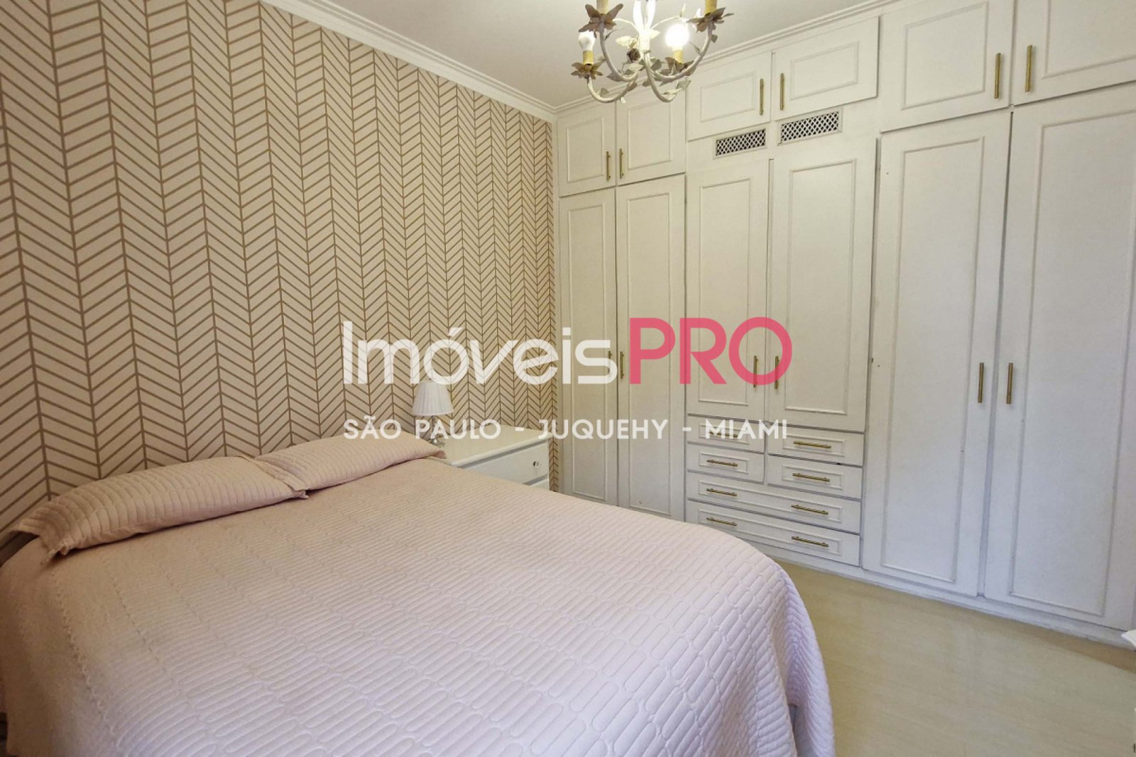 Foto :: https://assets.imoveispro.com.br/thumb/IP39471/apartamento-venda-moema_IP39471_35_1920x1080.jpg?