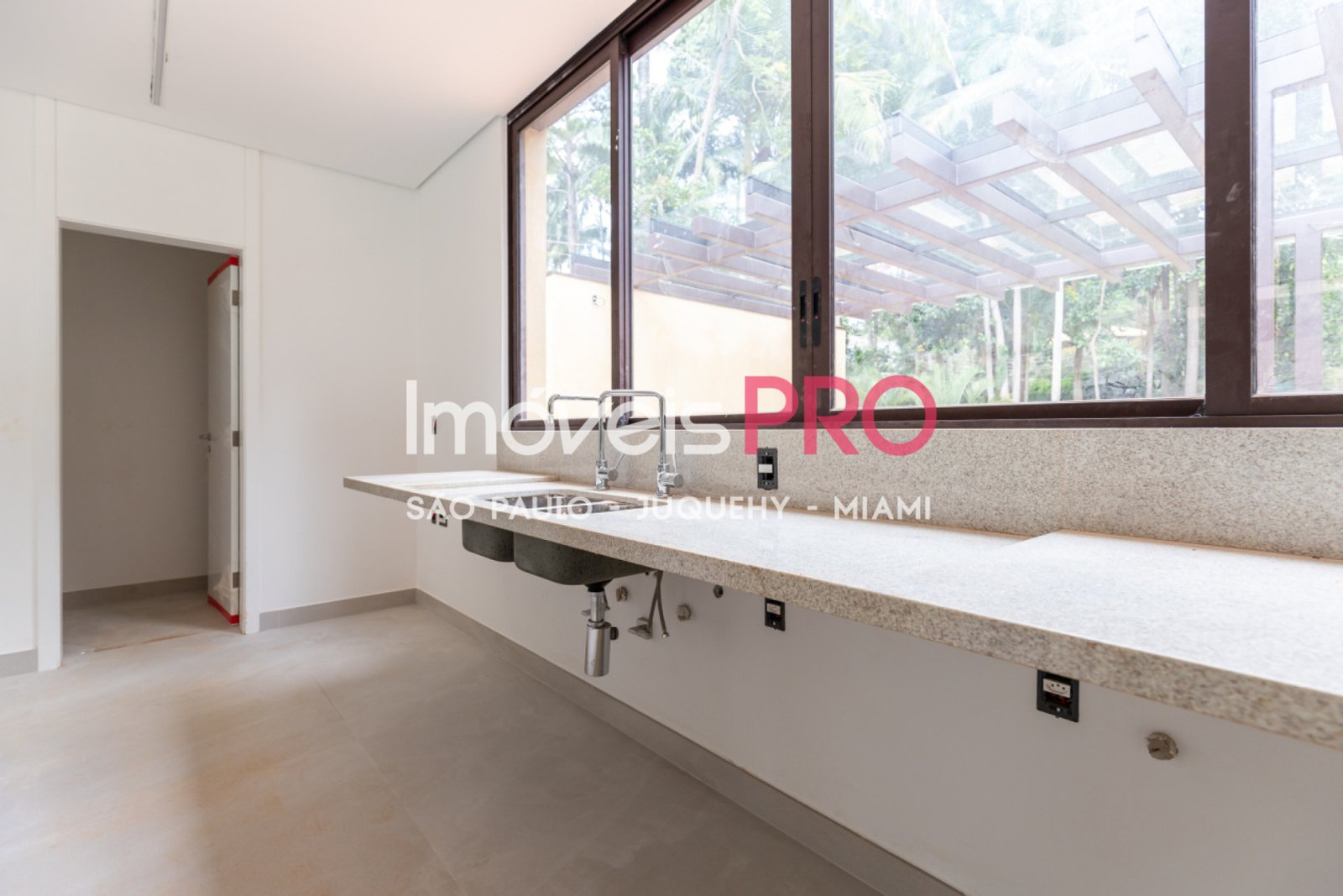 Foto :: IP39476