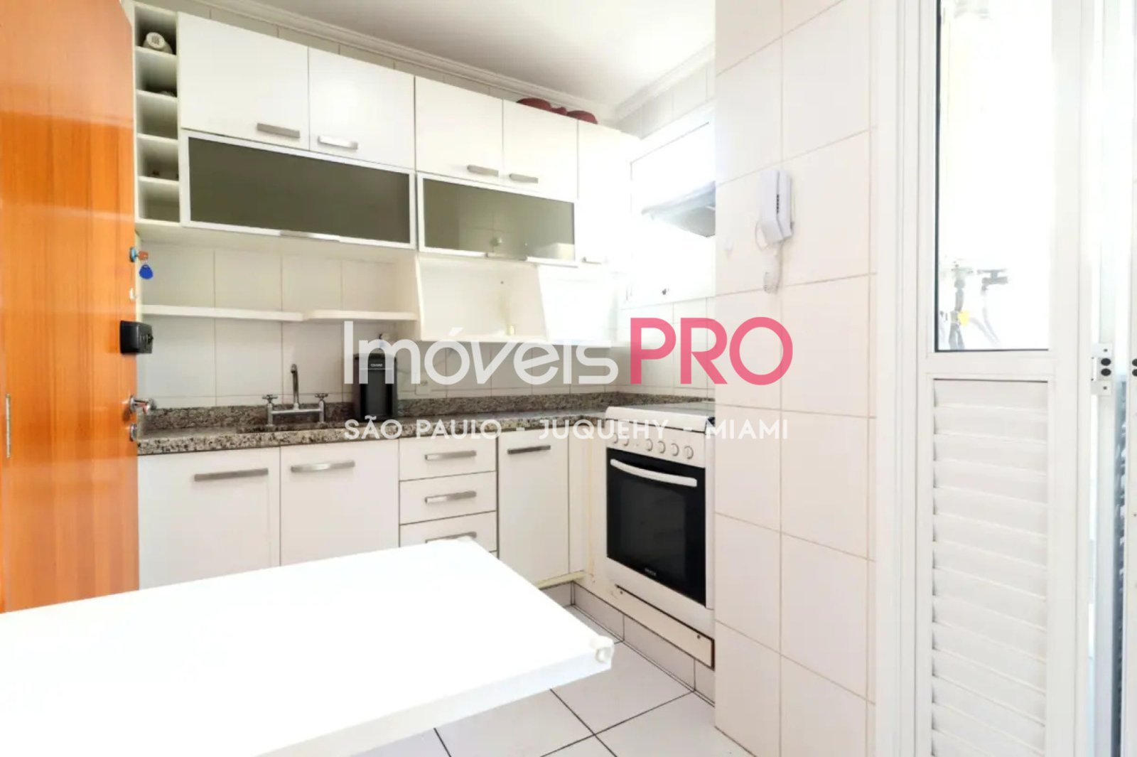 Foto :: https://assets.imoveispro.com.br/thumb/IP39485/apartamento-venda-vila-mariana_IP39485_23_1920x1080.jpg?