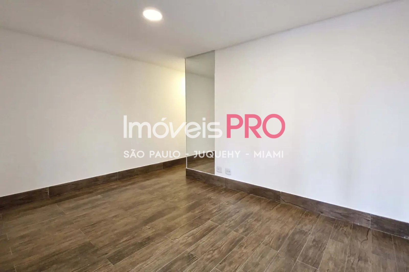Foto :: https://assets.imoveispro.com.br/thumb/IP39487/apartamento-venda-vila-mariana_IP39487_17_1920x1080.jpg?