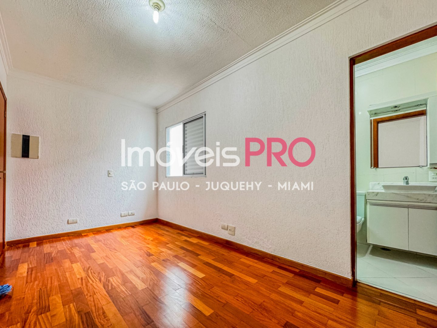 Foto :: https://assets.imoveispro.com.br/thumb/IP39511/casa-venda-vila-clementino_IP39511_35_1920x1080.jpg?