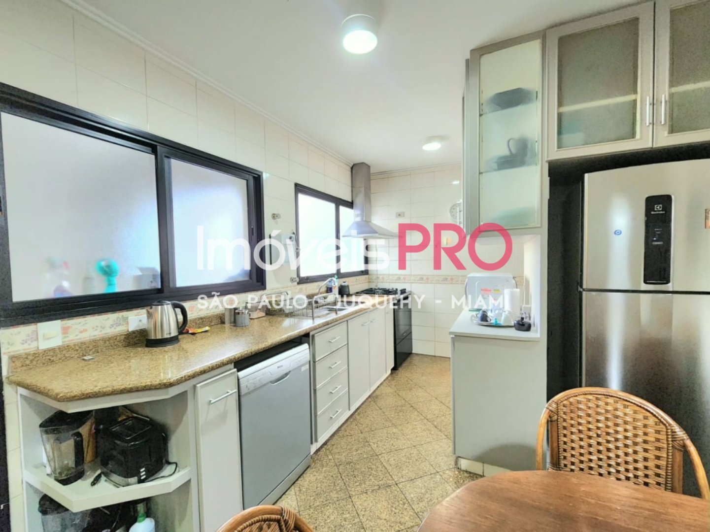 Foto :: https://assets.imoveispro.com.br/thumb/IP39515/apartamento-venda-real-parque_IP39515_11_1920x1080.jpg?