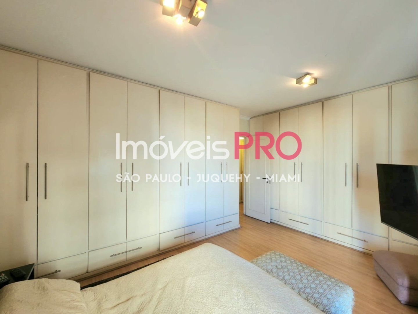 Foto :: https://assets.imoveispro.com.br/thumb/IP39515/apartamento-venda-real-parque_IP39515_17_1920x1080.jpg?