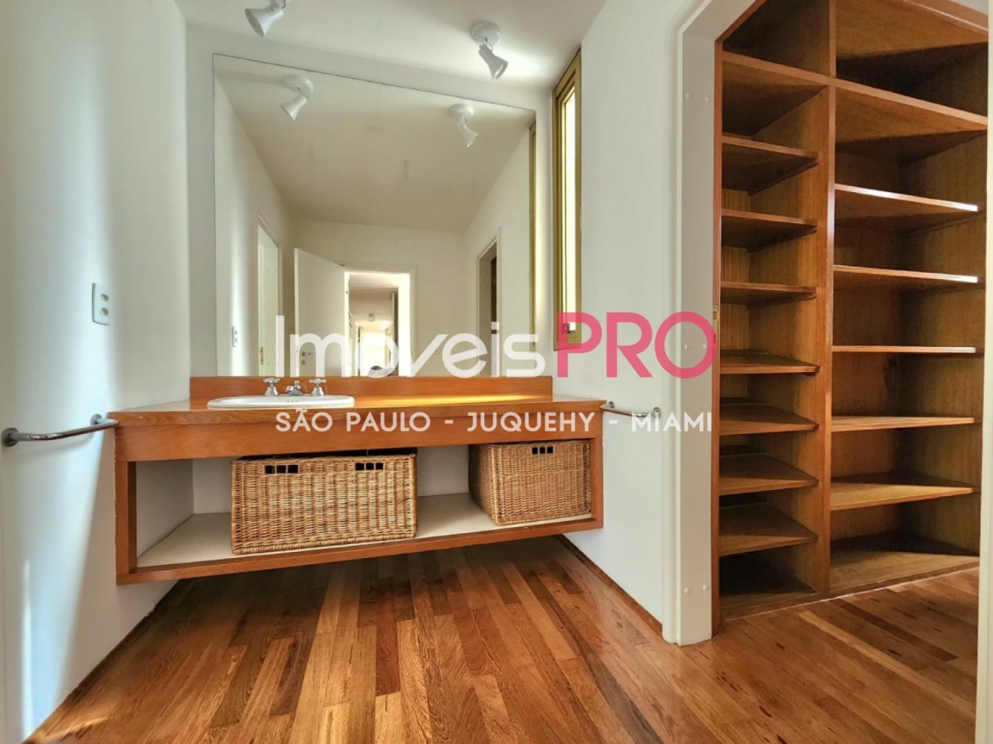 Foto :: https://assets.imoveispro.com.br/thumb/IP39516/apartamento-aluguel-real-parque_IP39516_11_1920x1080.jpg?