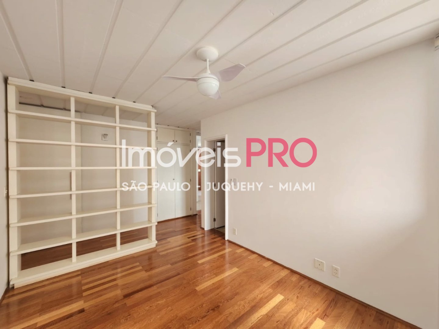 Foto :: https://assets.imoveispro.com.br/thumb/IP39516/apartamento-aluguel-real-parque_IP39516_23_1920x1080.jpg?