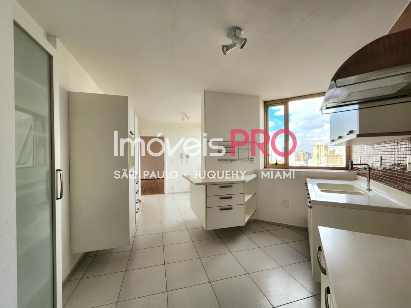 Foto :: https://assets.imoveispro.com.br/thumb/IP39516/apartamento-aluguel-real-parque_IP39516_29_1920x1080.jpg?