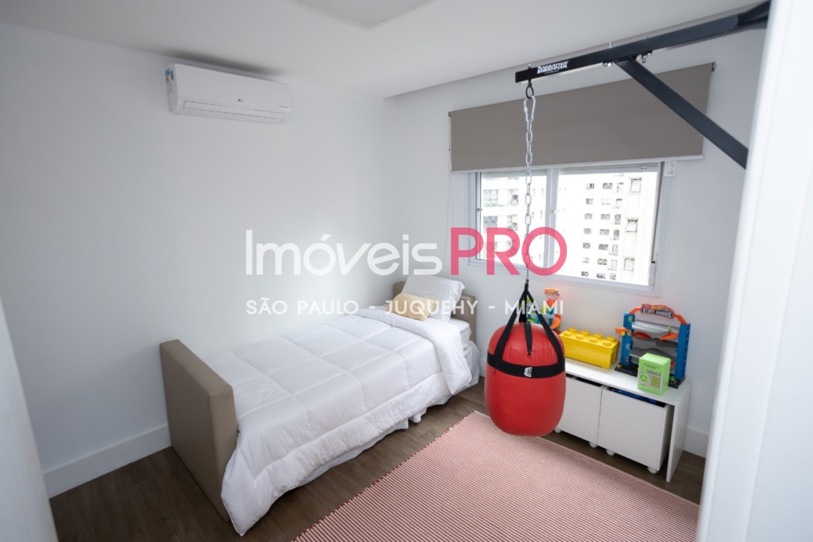 Foto :: https://assets.imoveispro.com.br/thumb/IP39575/apartamento-venda-moema-passaros_IP39575_23_1920x1080.jpg?