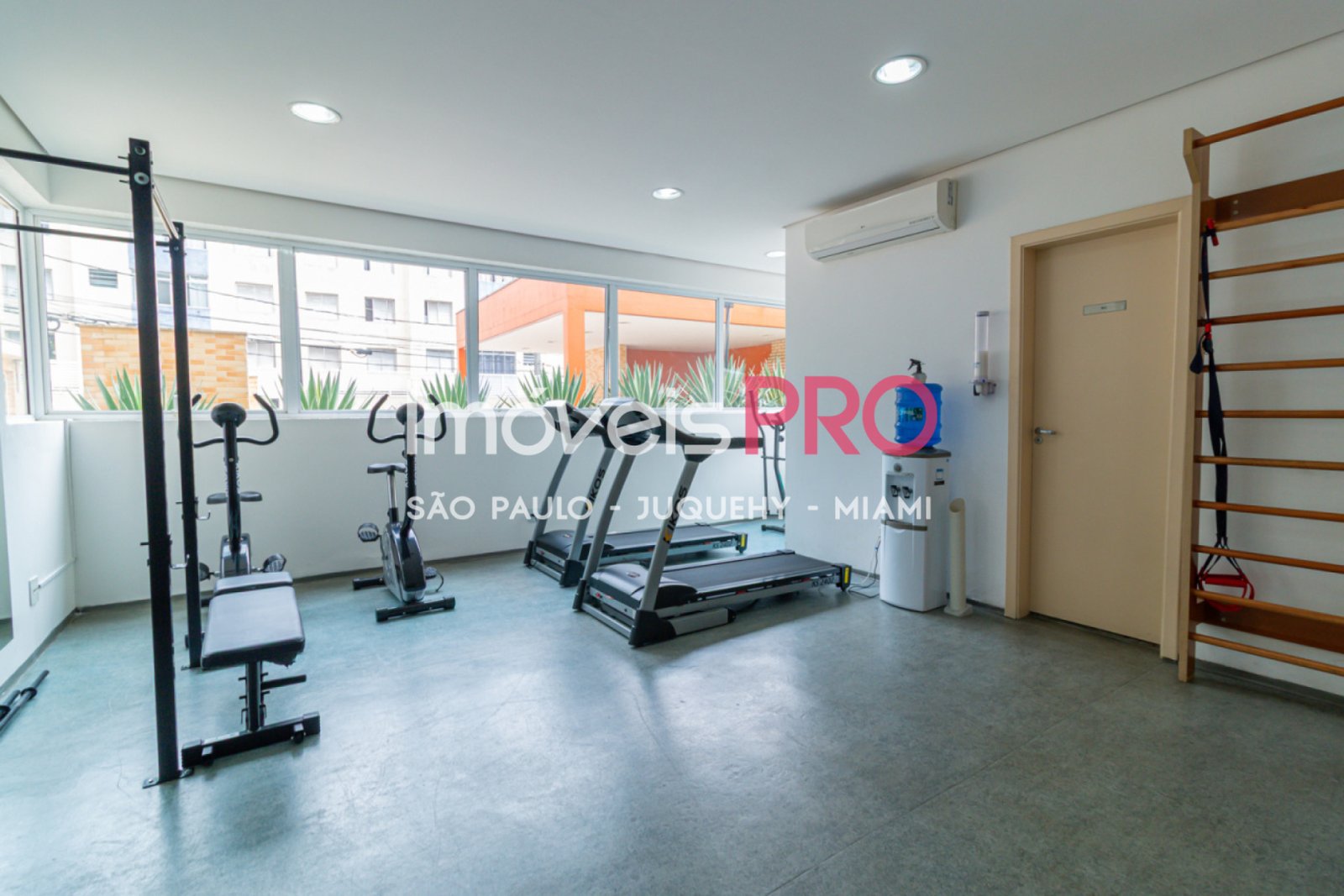 Foto :: https://assets.imoveispro.com.br/thumb/IP39575/apartamento-venda-moema-passaros_IP39575_35_1920x1080.jpg?