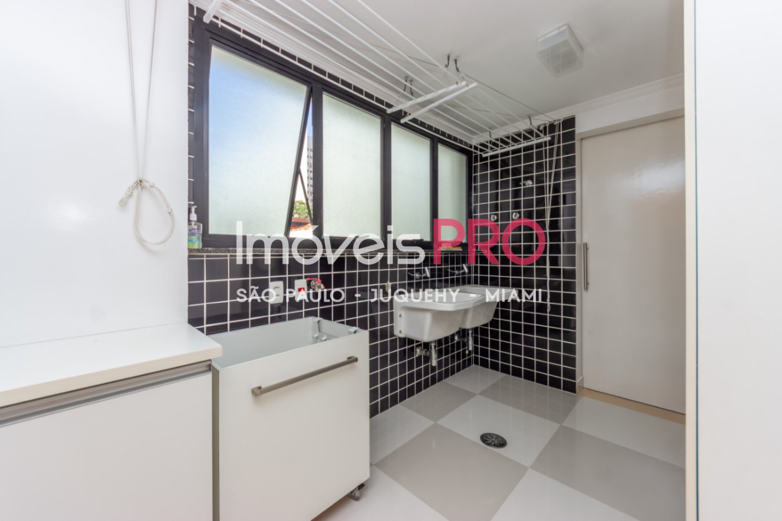 Foto :: https://assets.imoveispro.com.br/thumb/IP39577/apartamento-venda-moema-passaros_IP39577_17_1920x1080.jpg?