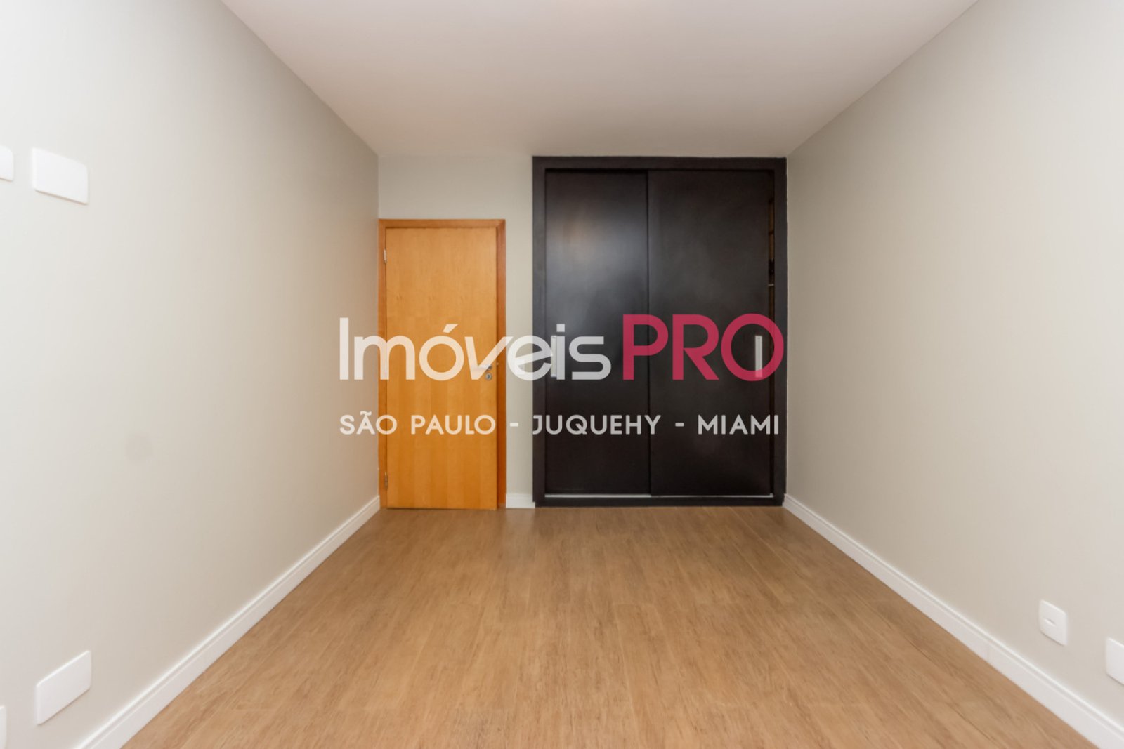 Foto :: https://assets.imoveispro.com.br/thumb/IP39577/apartamento-venda-moema-passaros_IP39577_29_1920x1080.jpg?