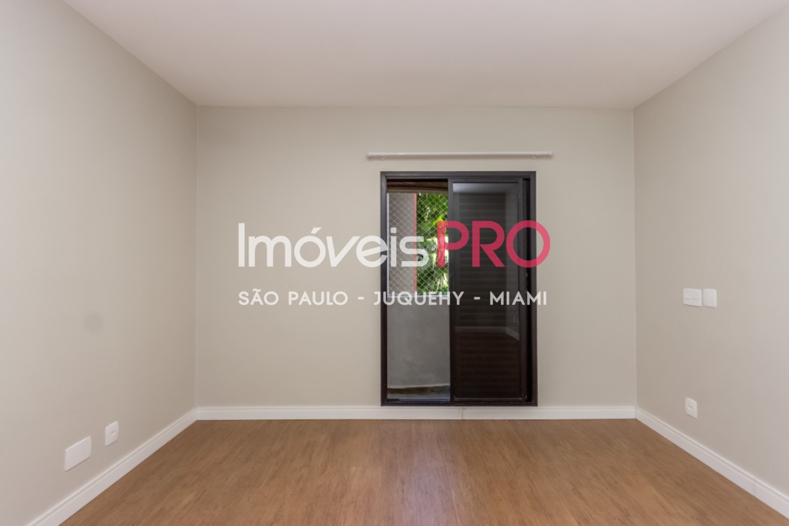 Foto :: https://assets.imoveispro.com.br/thumb/IP39577/apartamento-venda-moema-passaros_IP39577_35_1920x1080.jpg?