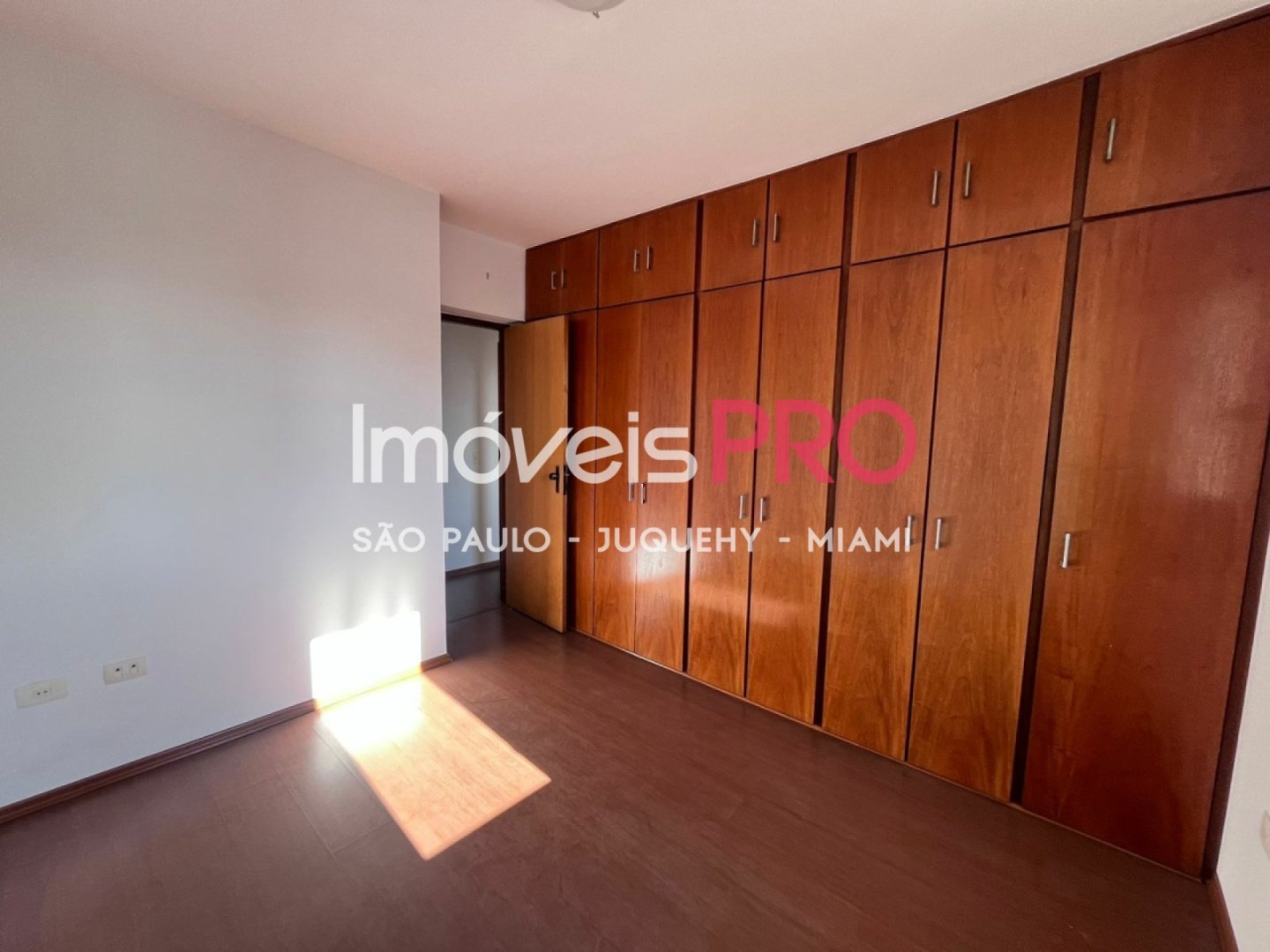 Foto :: https://assets.imoveispro.com.br/thumb/IP39580/apartamento-aluguel-moema-passaros_IP39580_17_1920x1080.jpg?