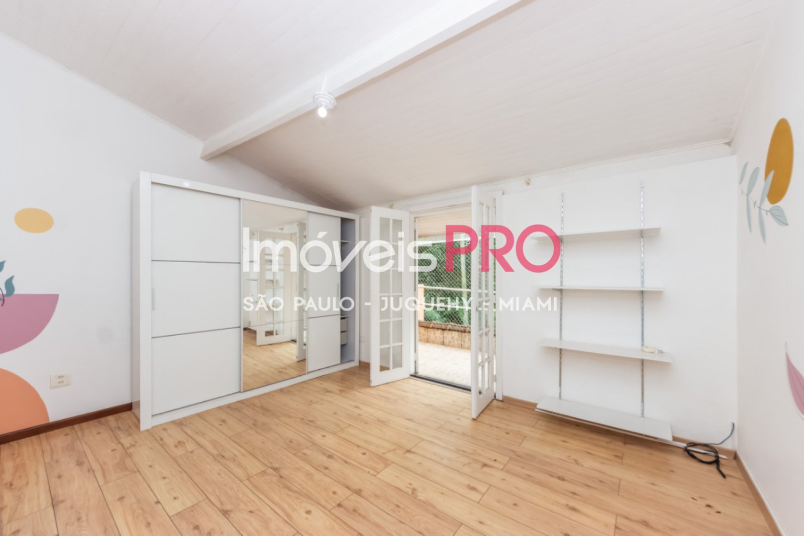 Foto :: https://assets.imoveispro.com.br/thumb/IP39625/casa-de-vila-venda-santo-amaro_IP39625_29_1920x1080.jpg?