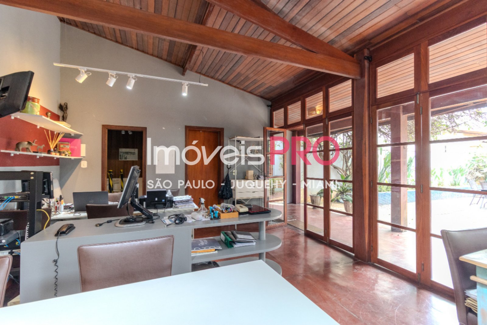 Foto :: https://assets.imoveispro.com.br/thumb/IP39638/casa-terrea-venda-brooklin-paulista_IP39638_47_1920x1080.jpg?