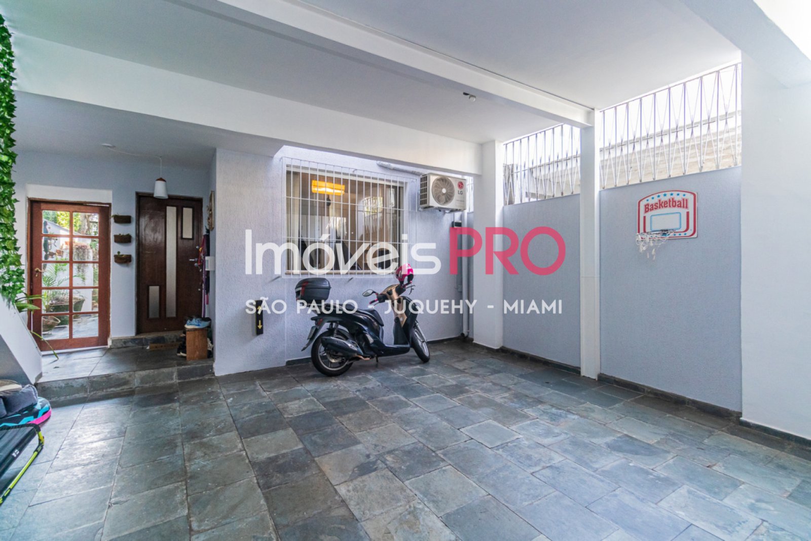 Foto :: https://assets.imoveispro.com.br/thumb/IP39645/casa-venda-brooklin-paulista_IP39645_29_1920x1080.jpg?