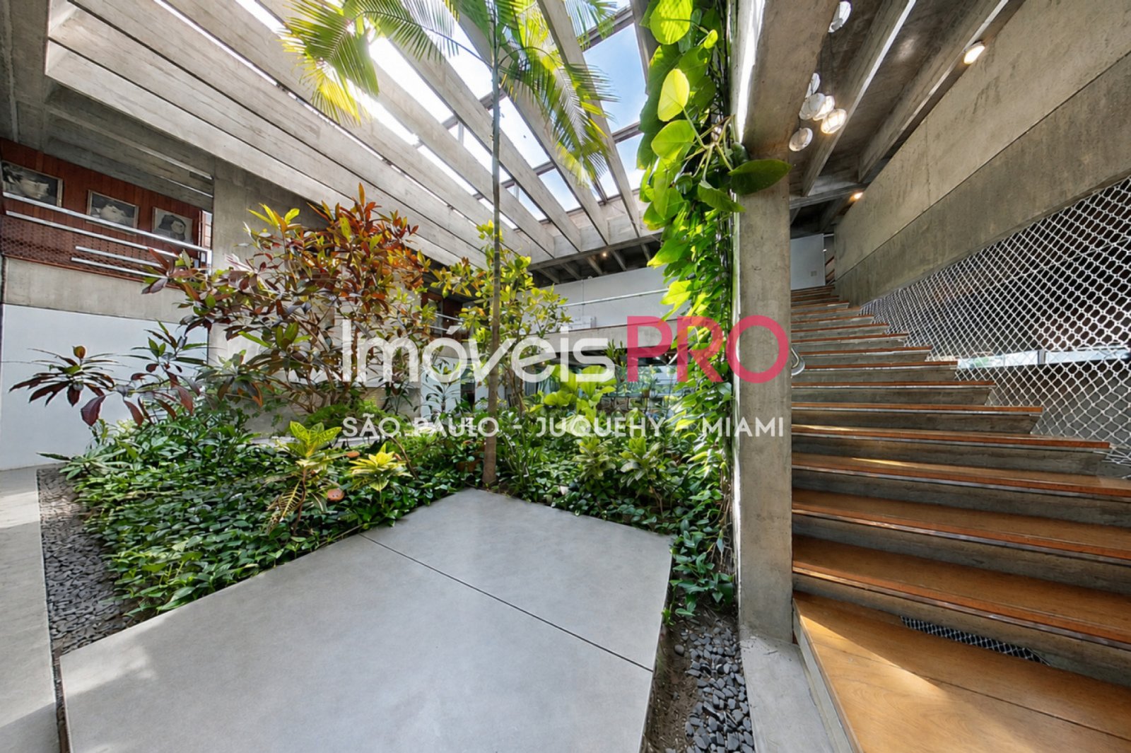 Foto :: https://assets.imoveispro.com.br/thumb/IP39667/casa-venda-jardim-luzitania_IP39667_17_1920x1080.jpg?