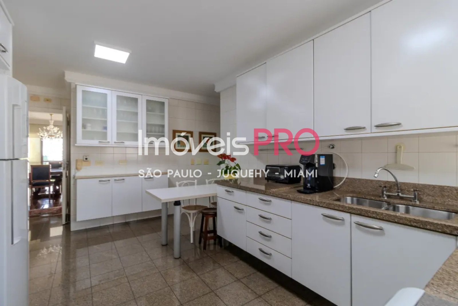 Foto :: https://assets.imoveispro.com.br/thumb/IP39672/apartamento-venda-campo-belo_IP39672_29_1920x1080.jpg?