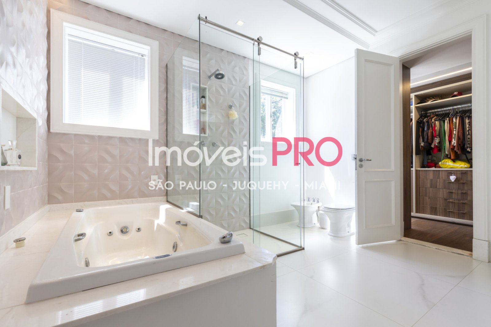 Foto :: https://assets.imoveispro.com.br/thumb/IP39688/casa-venda-brooklin_IP39688_41_1920x1080.jpg?