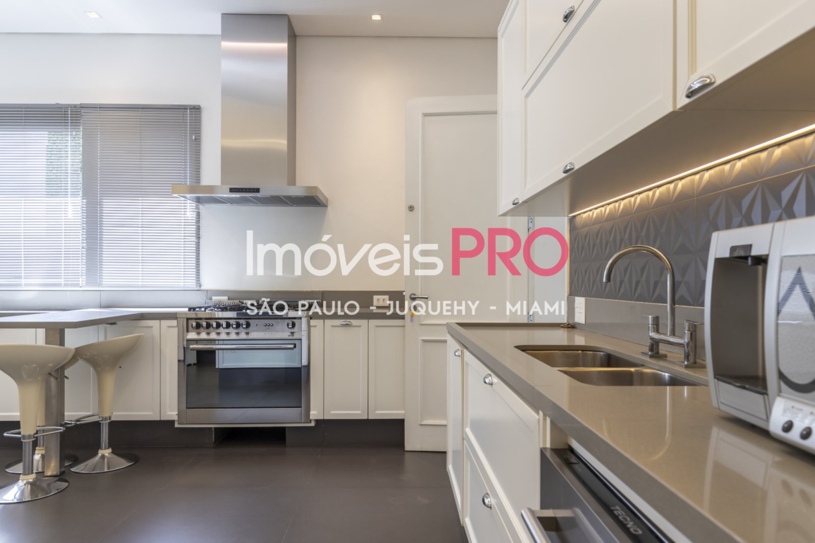 Foto :: https://assets.imoveispro.com.br/thumb/IP39688/casa-venda-brooklin_IP39688_47_1920x1080.jpg?