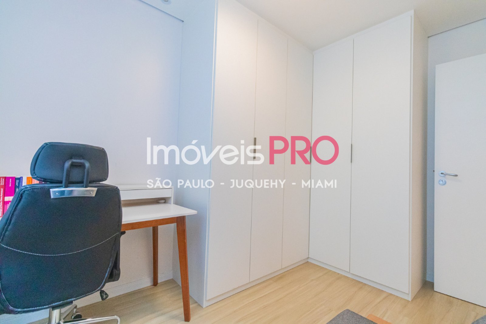 Foto :: https://assets.imoveispro.com.br/thumb/IP39708/apartamento-venda-moema-passaros_IP39708_17_1920x1080.jpg?