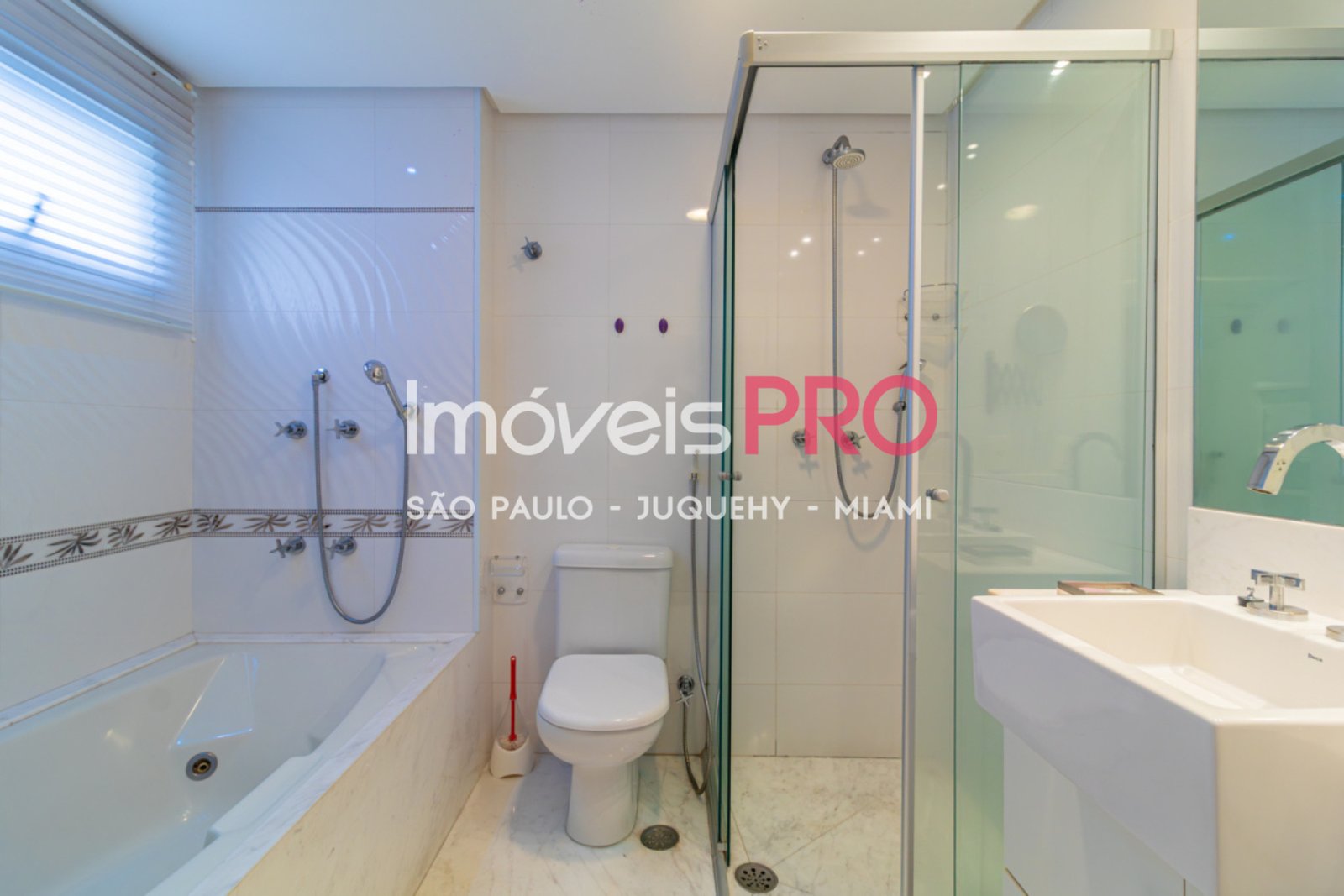 Foto :: https://assets.imoveispro.com.br/thumb/IP39711/apartamento-venda-moema_IP39711_17_1920x1080.jpg?