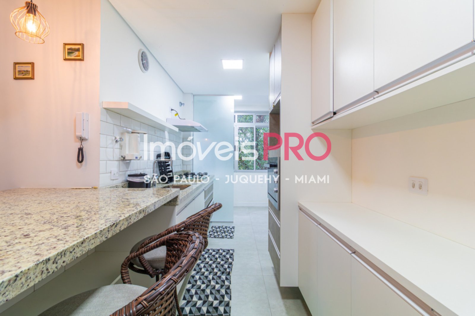Foto :: https://assets.imoveispro.com.br/thumb/IP39712/apartamento-venda-moema_IP39712_17_1920x1080.jpg?