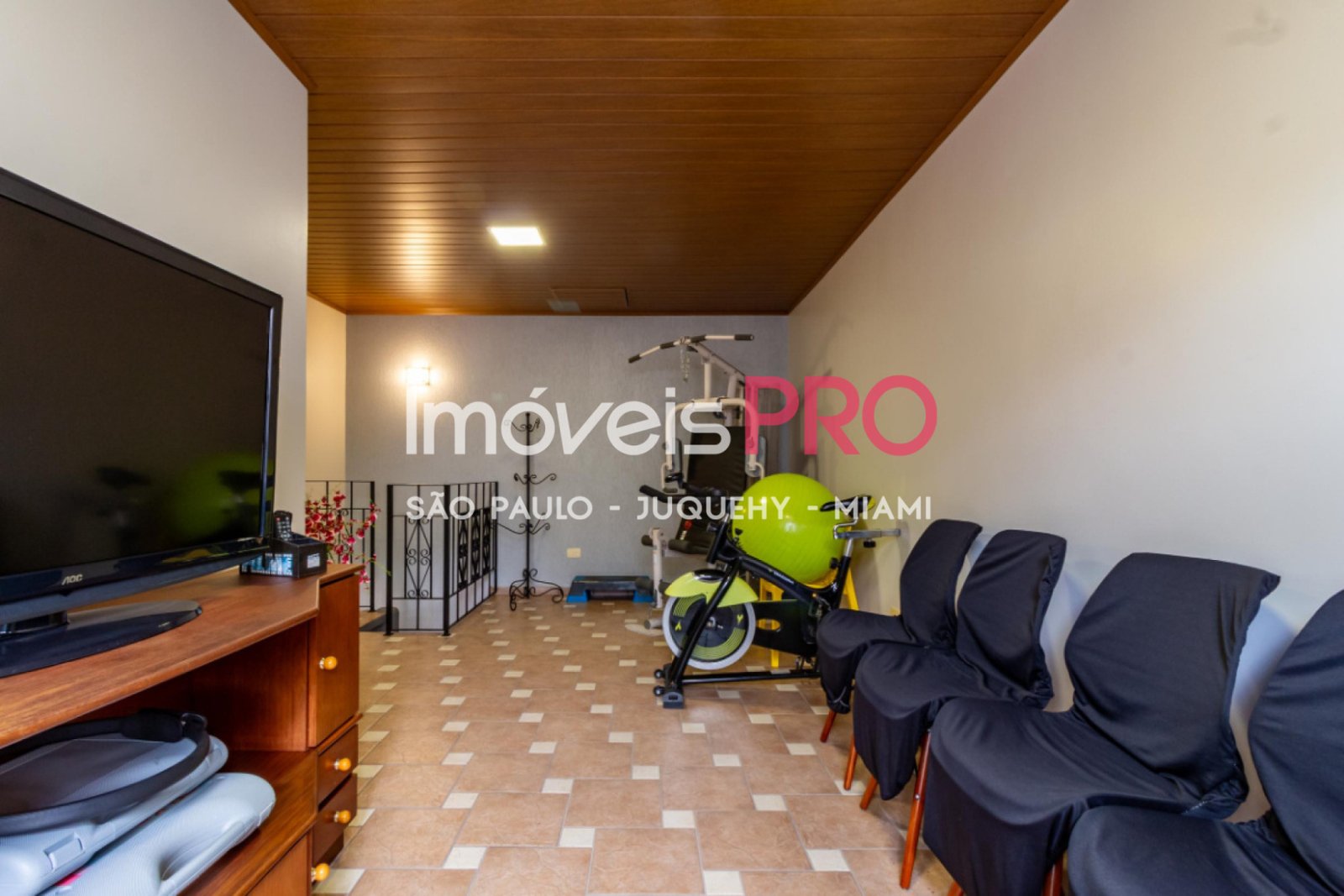 Foto :: https://assets.imoveispro.com.br/thumb/IP39757/casa-venda-vila-mariana_IP39757_29_1920x1080.jpg?