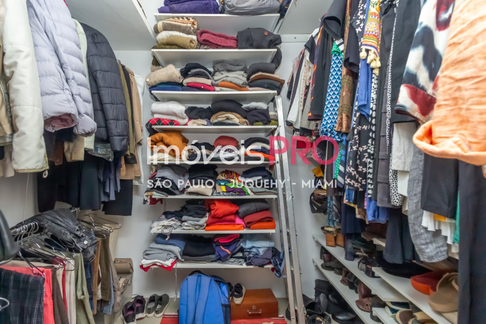 Foto :: IP39764