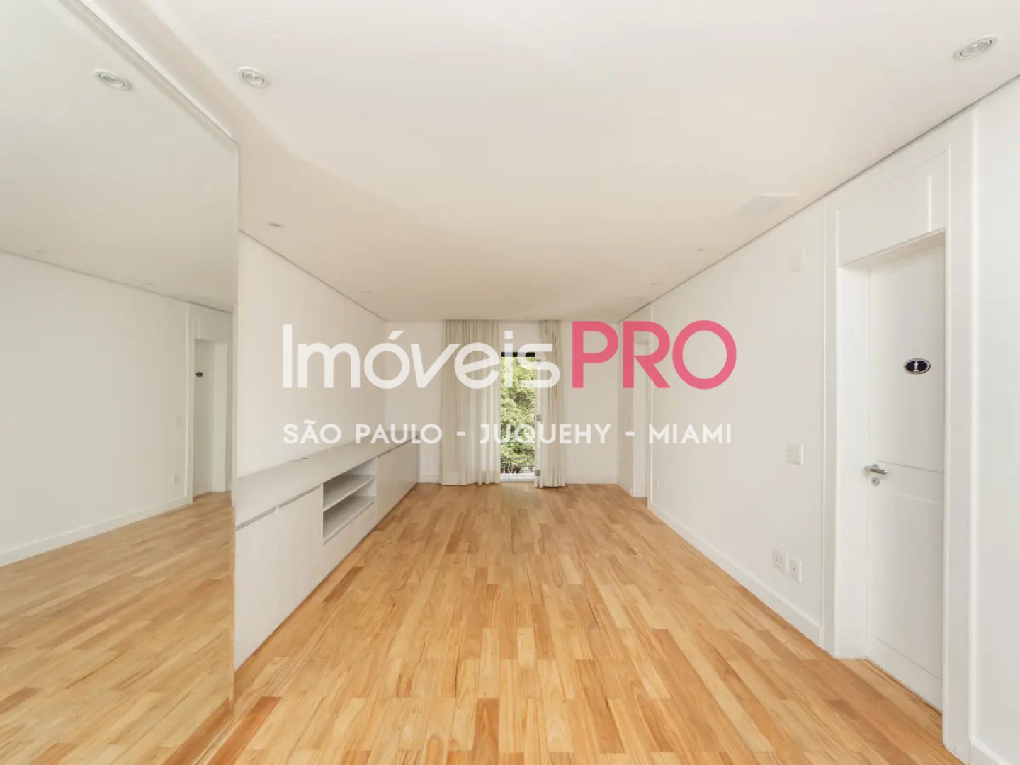 Foto :: https://assets.imoveispro.com.br/thumb/IP39767/casa-venda-vila-nova-conceicao_IP39767_35_1920x1080.jpg?