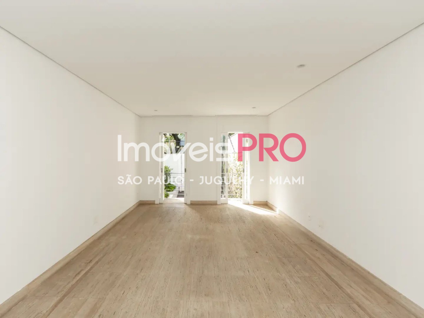 Foto :: https://assets.imoveispro.com.br/thumb/IP39767/casa-venda-vila-nova-conceicao_IP39767_41_1920x1080.jpg?