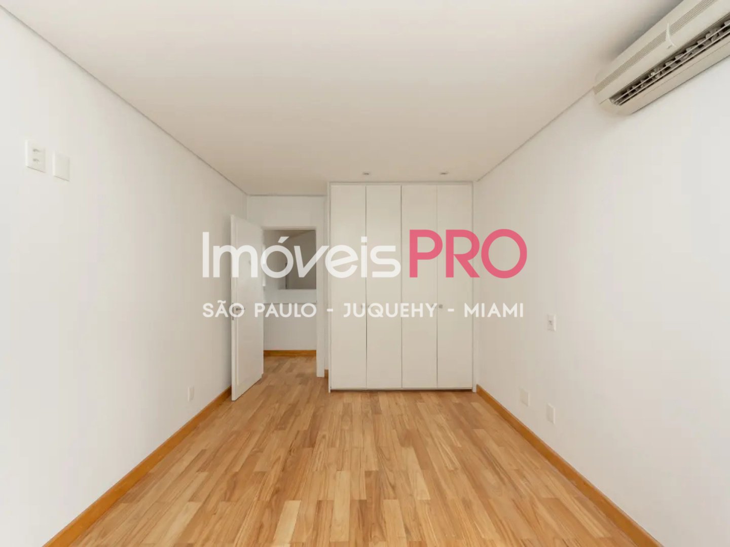 Foto :: IP39767