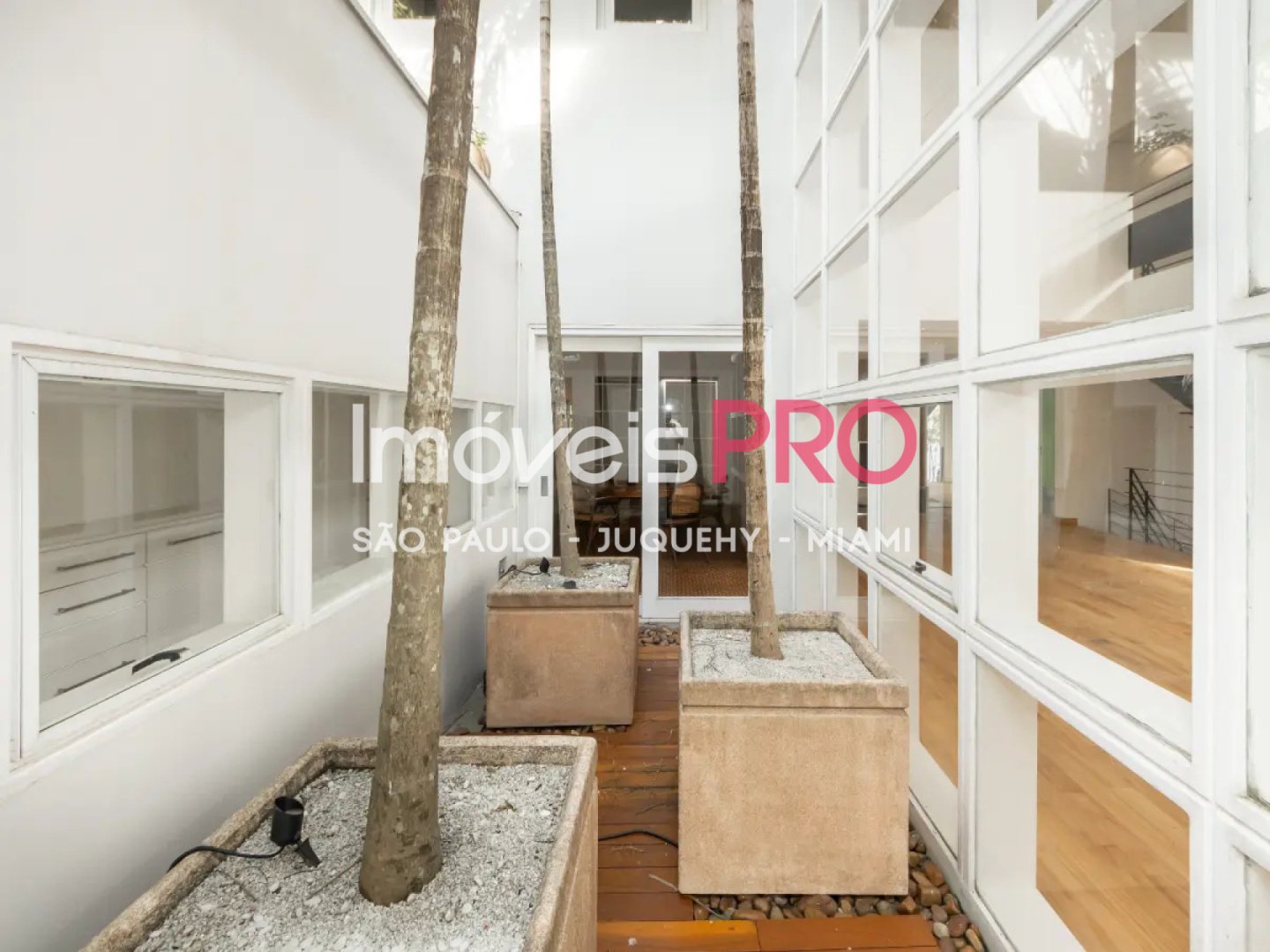 Foto :: https://assets.imoveispro.com.br/thumb/IP39767/casa-venda-vila-nova-conceicao_IP39767_47_1920x1080.jpg?