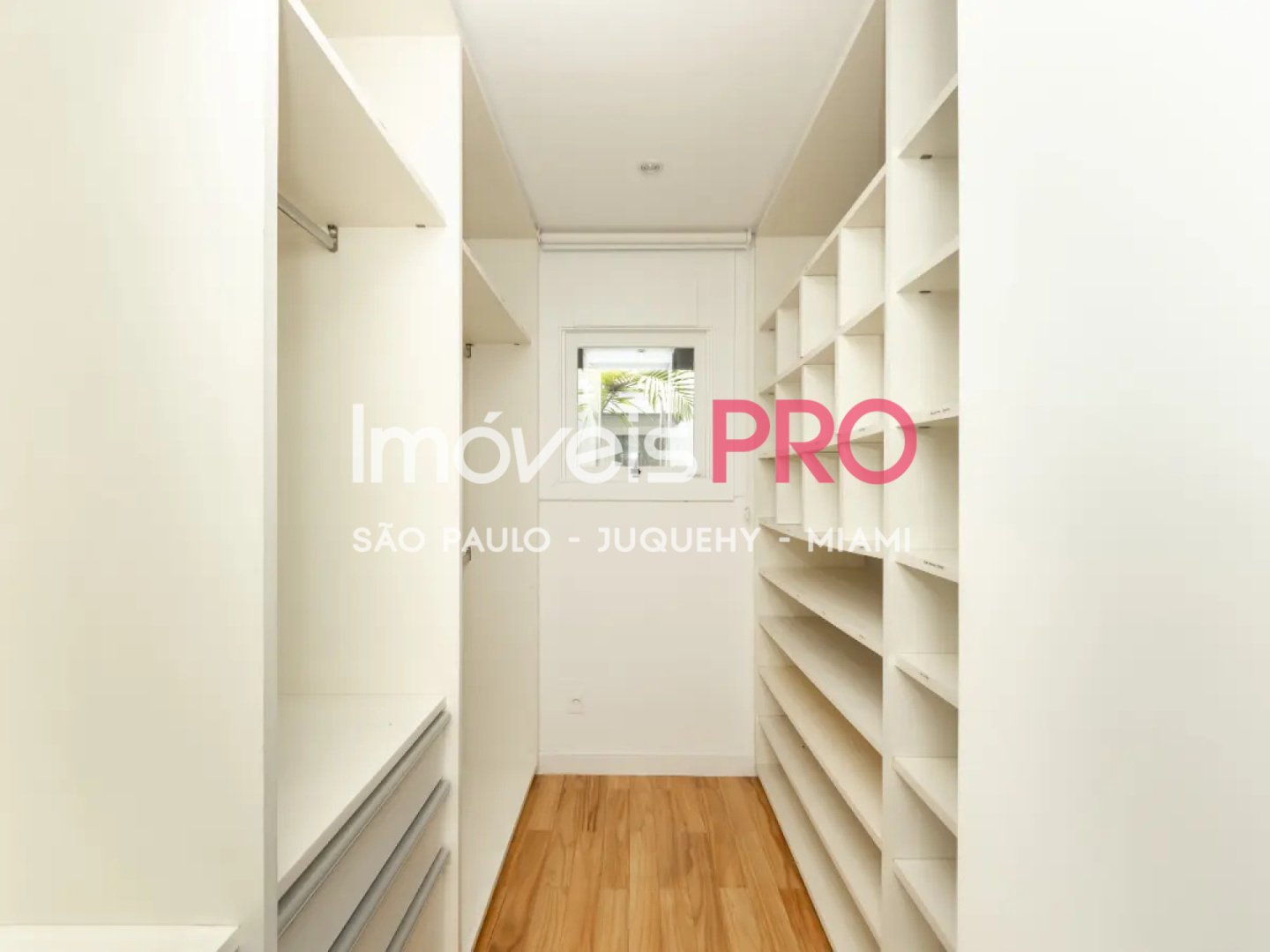 Foto :: https://assets.imoveispro.com.br/thumb/IP39767/casa-venda-vila-nova-conceicao_IP39767_53_1920x1080.jpg?