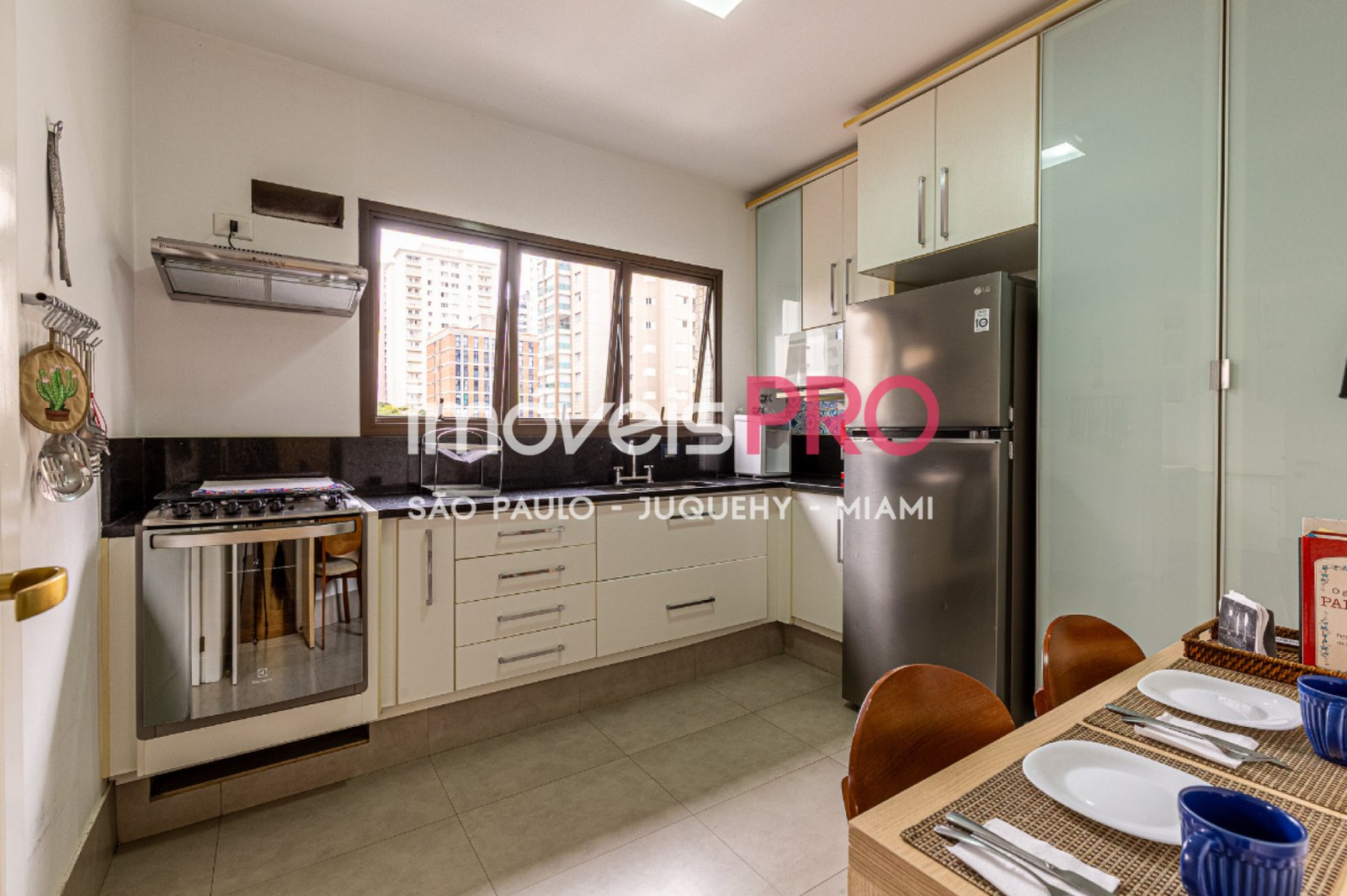 Foto :: https://assets.imoveispro.com.br/thumb/IP39787/apartamento-venda-moema-passaros_IP39787_11_1920x1080.jpg?