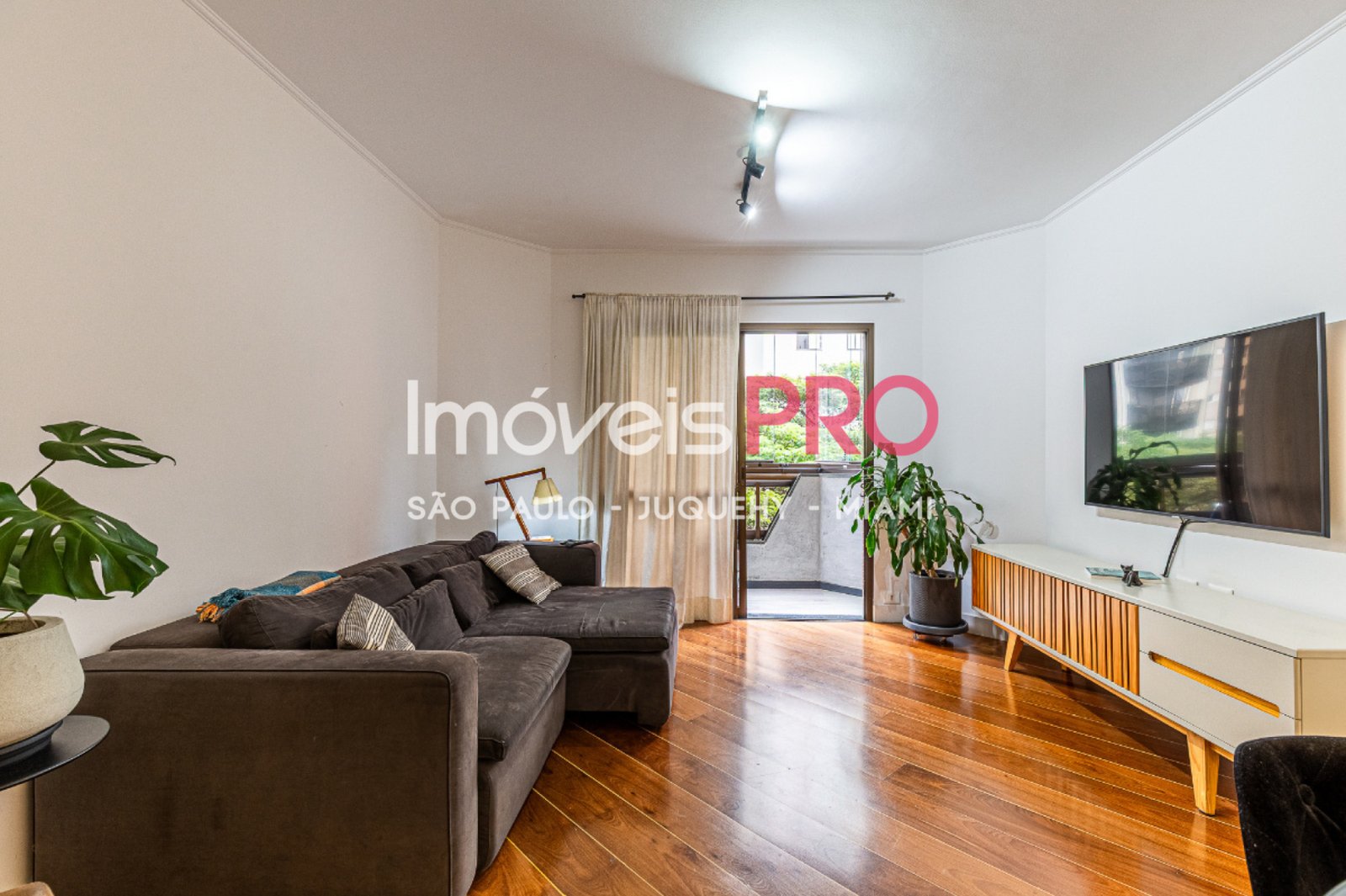 Foto :: https://assets.imoveispro.com.br/thumb/IP39787/apartamento-venda-moema-passaros_IP39787_23_1920x1080.jpg?