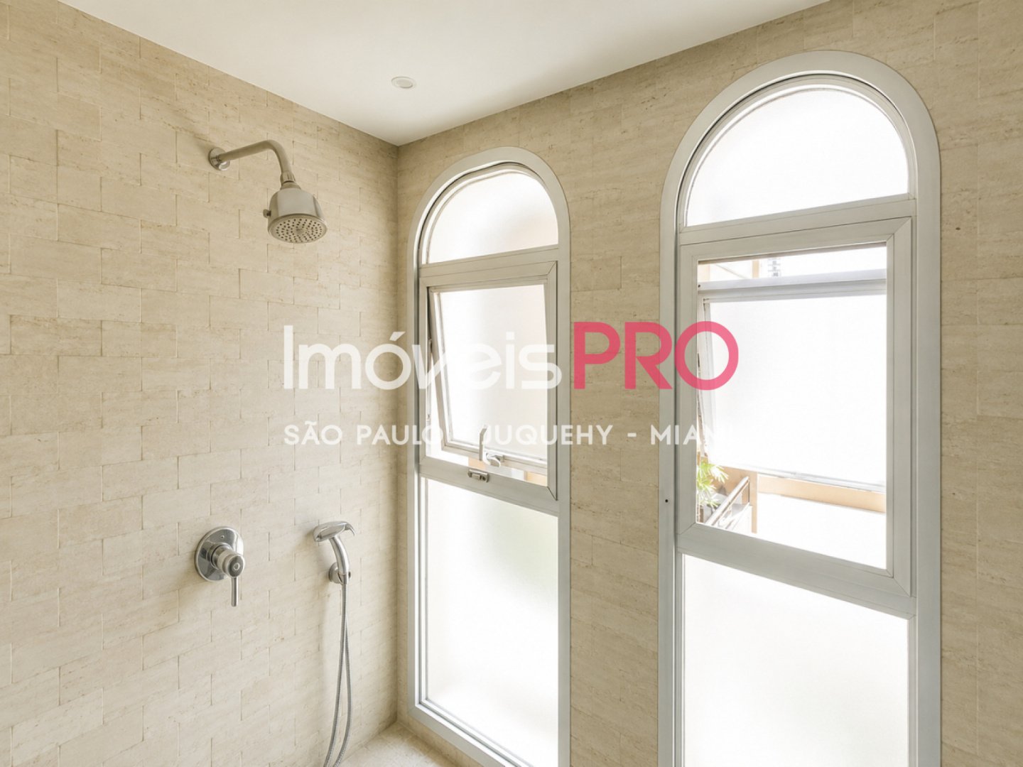 Foto :: https://assets.imoveispro.com.br/thumb/IP39807/apartamento-venda-itaim-bibi_IP39807_11_1920x1080.jpg?