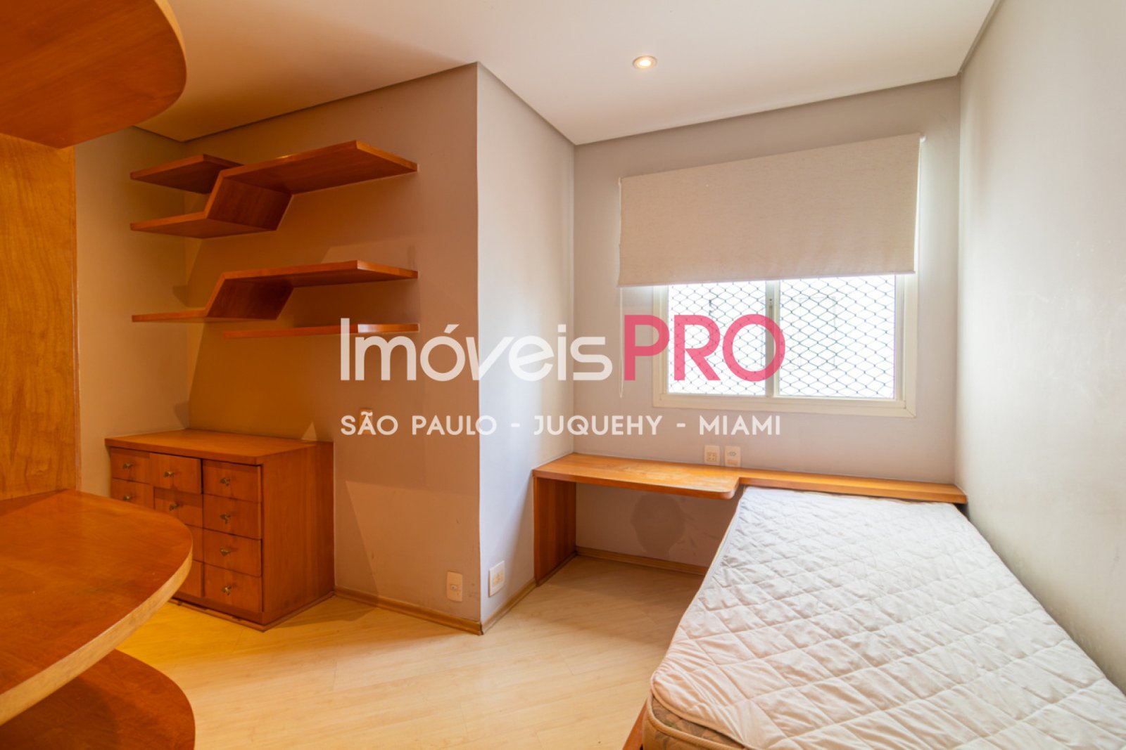 Foto :: https://assets.imoveispro.com.br/thumb/IP39810/apartamento-venda-moema-passaros_IP39810_17_1920x1080.jpg?