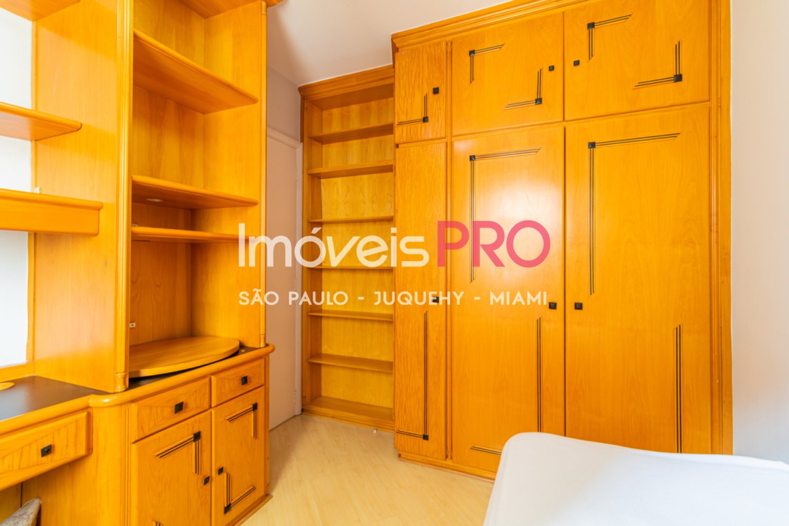 Foto :: https://assets.imoveispro.com.br/thumb/IP39810/apartamento-venda-moema-passaros_IP39810_23_1920x1080.jpg?