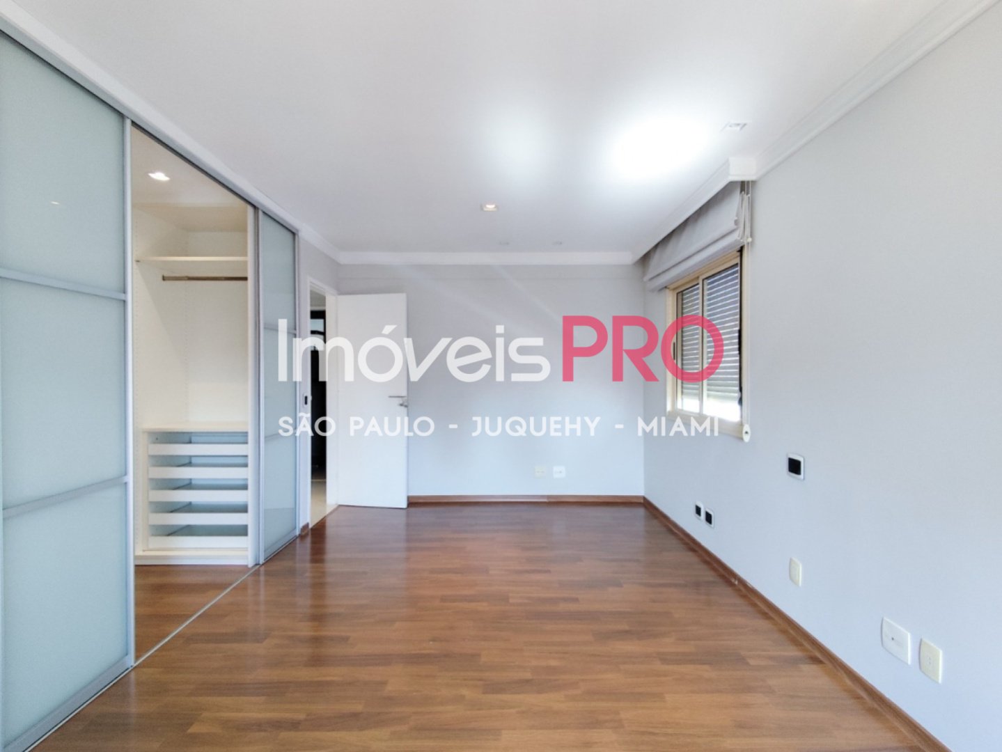Foto :: https://assets.imoveispro.com.br/thumb/IP39812/apartamento-venda-pinheiros_IP39812_17_1920x1080.jpg?