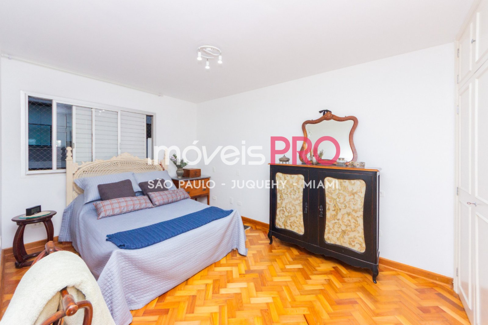 Foto :: https://assets.imoveispro.com.br/thumb/IP39815/apartamento-venda-campo-belo_IP39815_17_1920x1080.jpg?