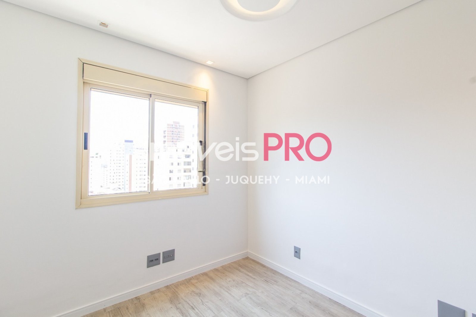 Foto :: https://assets.imoveispro.com.br/thumb/IP39816/apartamento-aluguel-pinheiros_IP39816_17_1920x1080.jpg?