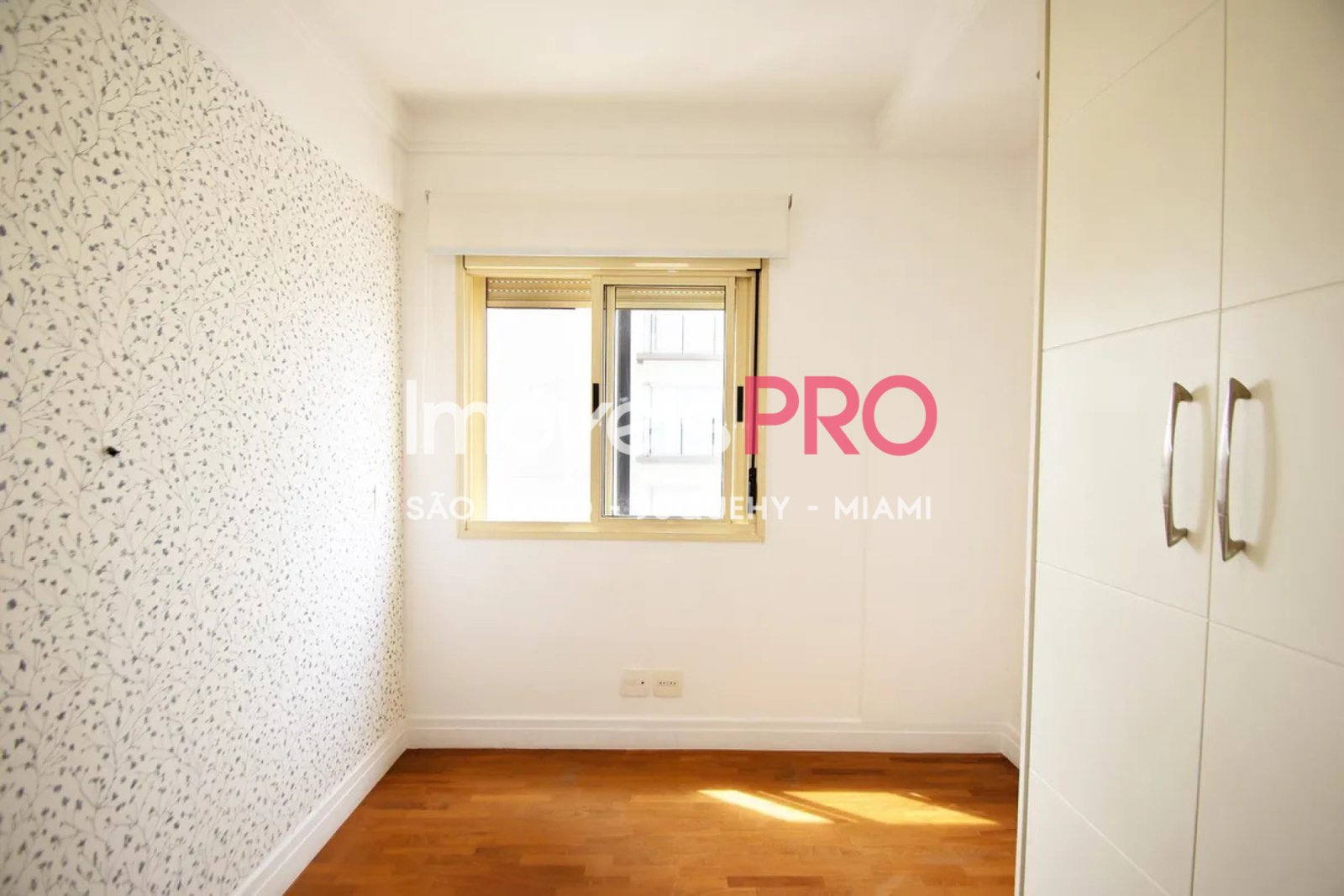 Foto :: https://assets.imoveispro.com.br/thumb/IP39825/apartamento-venda-pinheiros_IP39825_17_1920x1080.jpg?