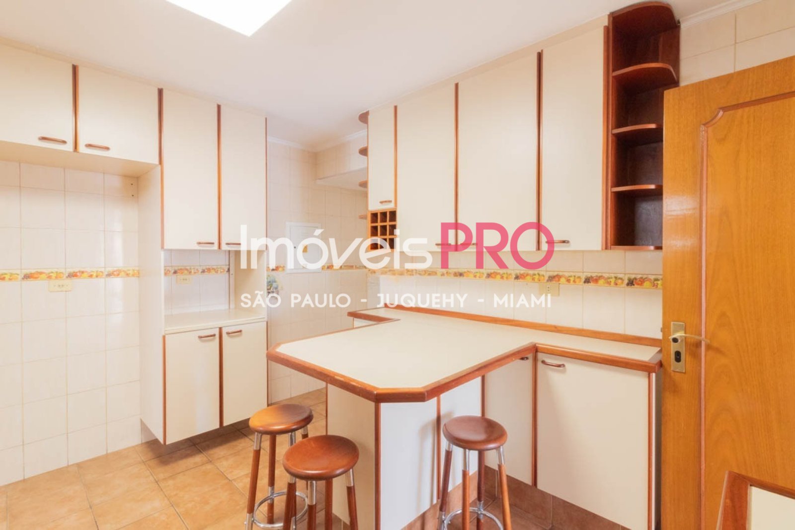 Foto :: https://assets.imoveispro.com.br/thumb/IP39850/apartamento-venda-vila-madalena_IP39850_11_1920x1080.jpg?