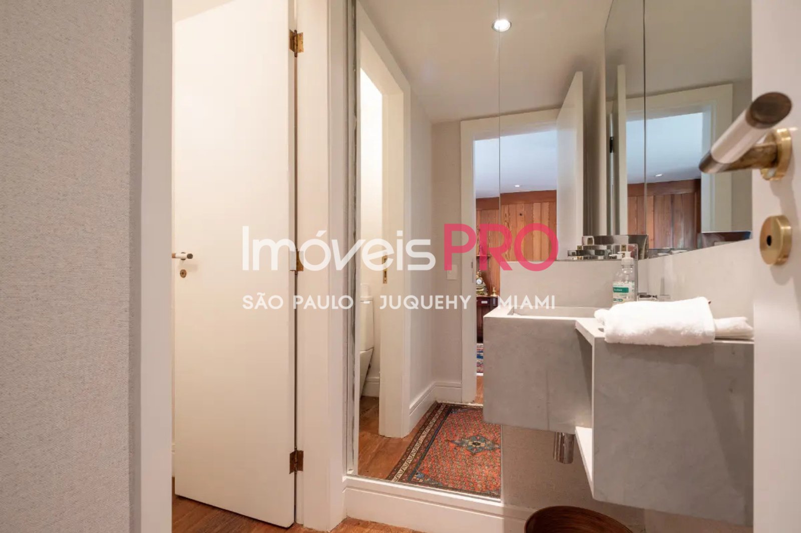 Foto :: https://assets.imoveispro.com.br/thumb/IP39856/apartamento-venda-itaim-bibi_IP39856_11_1920x1080.jpg?