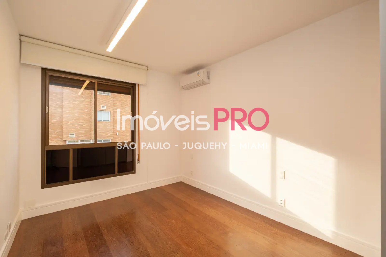 Foto :: https://assets.imoveispro.com.br/thumb/IP39856/apartamento-venda-itaim-bibi_IP39856_23_1920x1080.jpg?