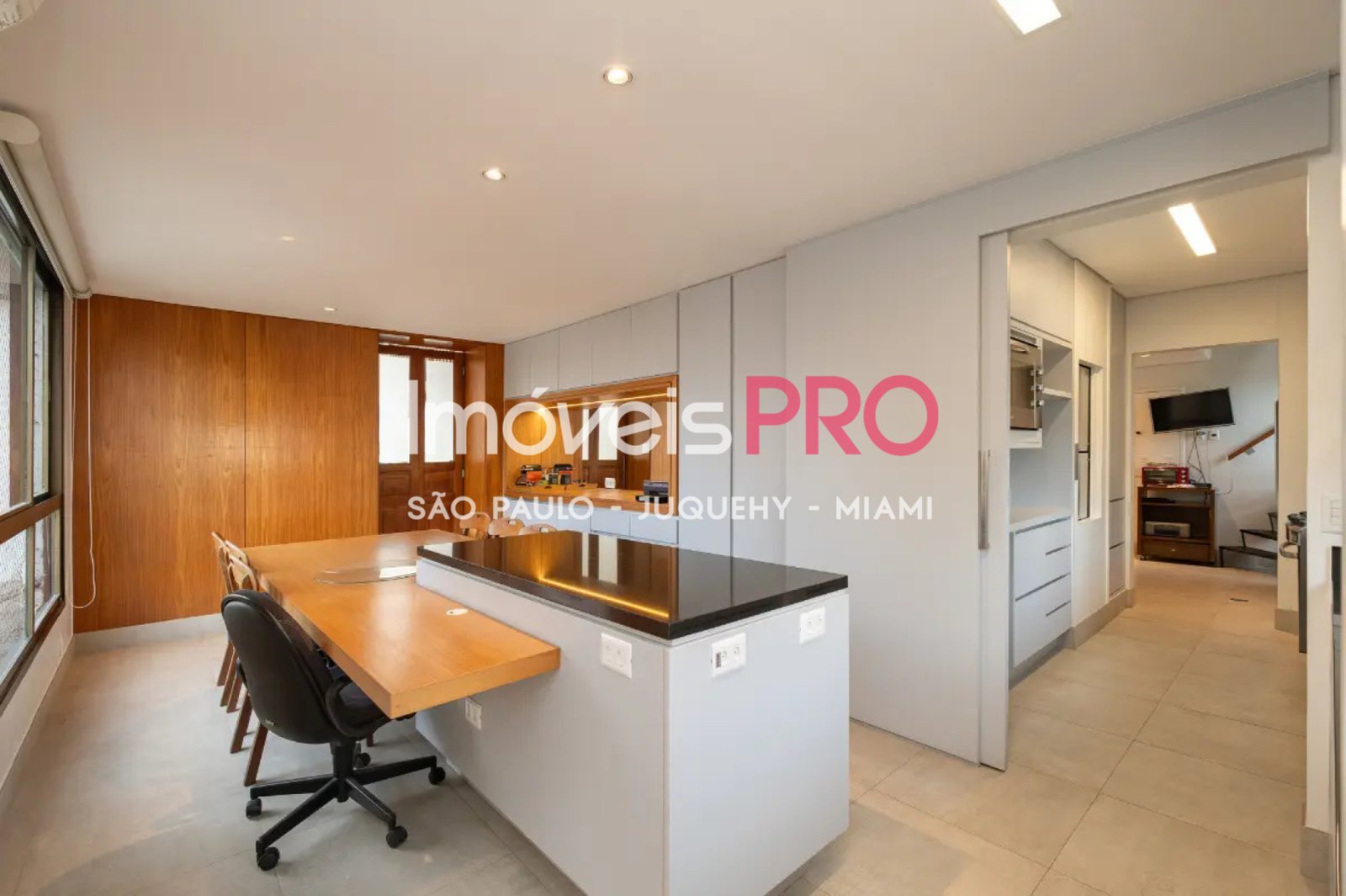 Foto :: https://assets.imoveispro.com.br/thumb/IP39856/apartamento-venda-itaim-bibi_IP39856_29_1920x1080.jpg?