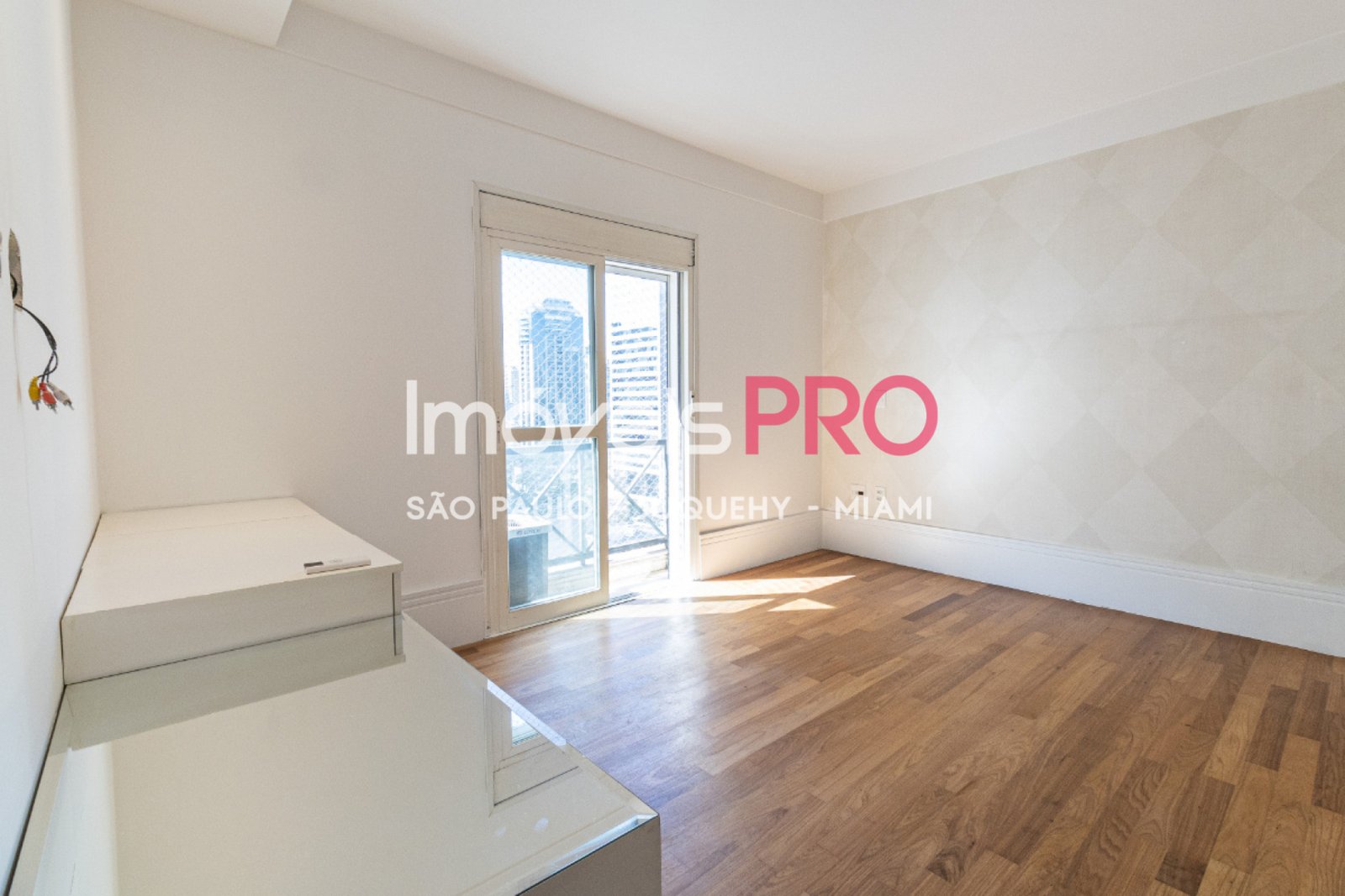 Foto :: https://assets.imoveispro.com.br/thumb/IP39915/apartamento-venda-chacara-itaim_IP39915_29_1920x1080.jpg?