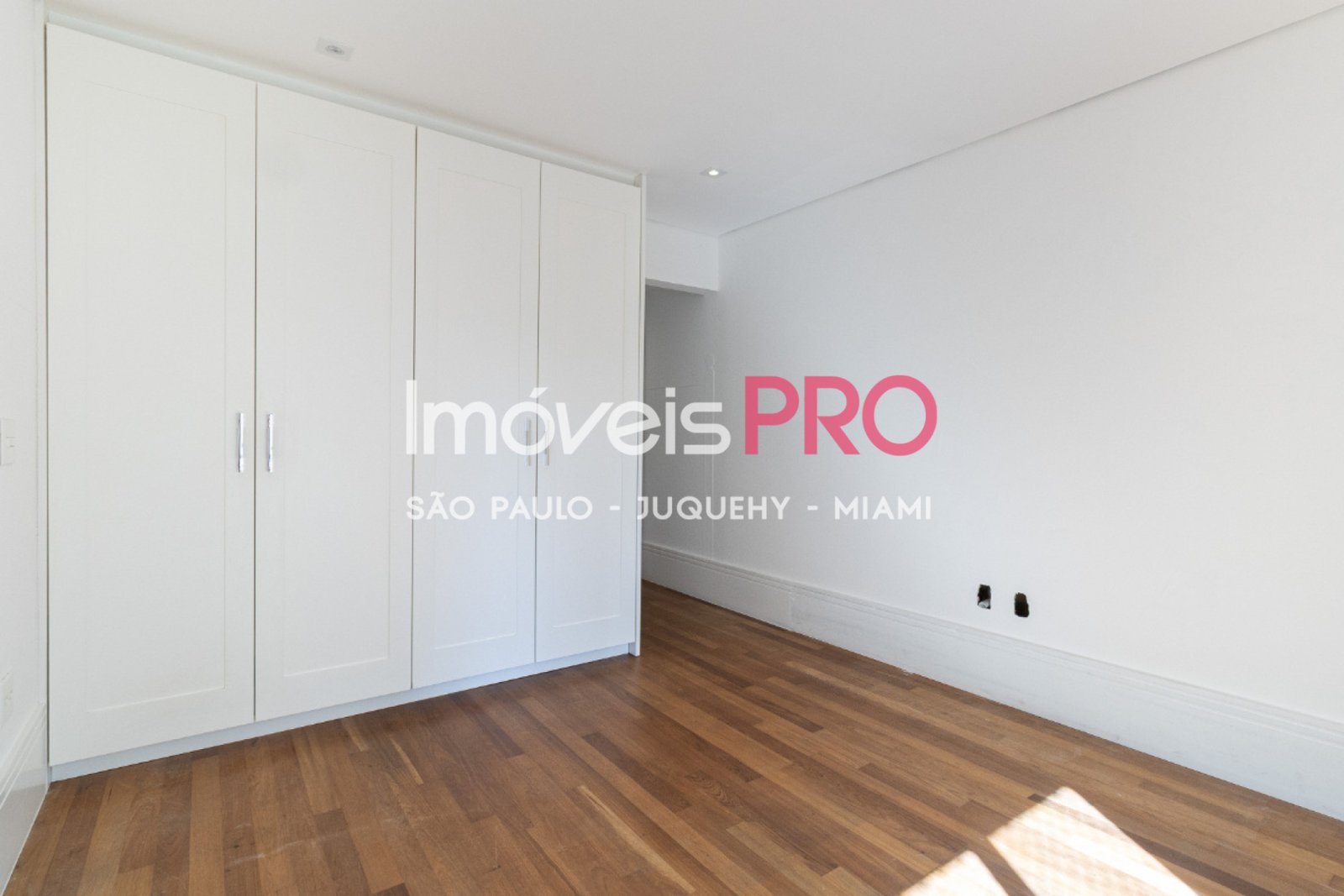 Foto :: https://assets.imoveispro.com.br/thumb/IP39915/apartamento-venda-chacara-itaim_IP39915_47_1920x1080.jpg?