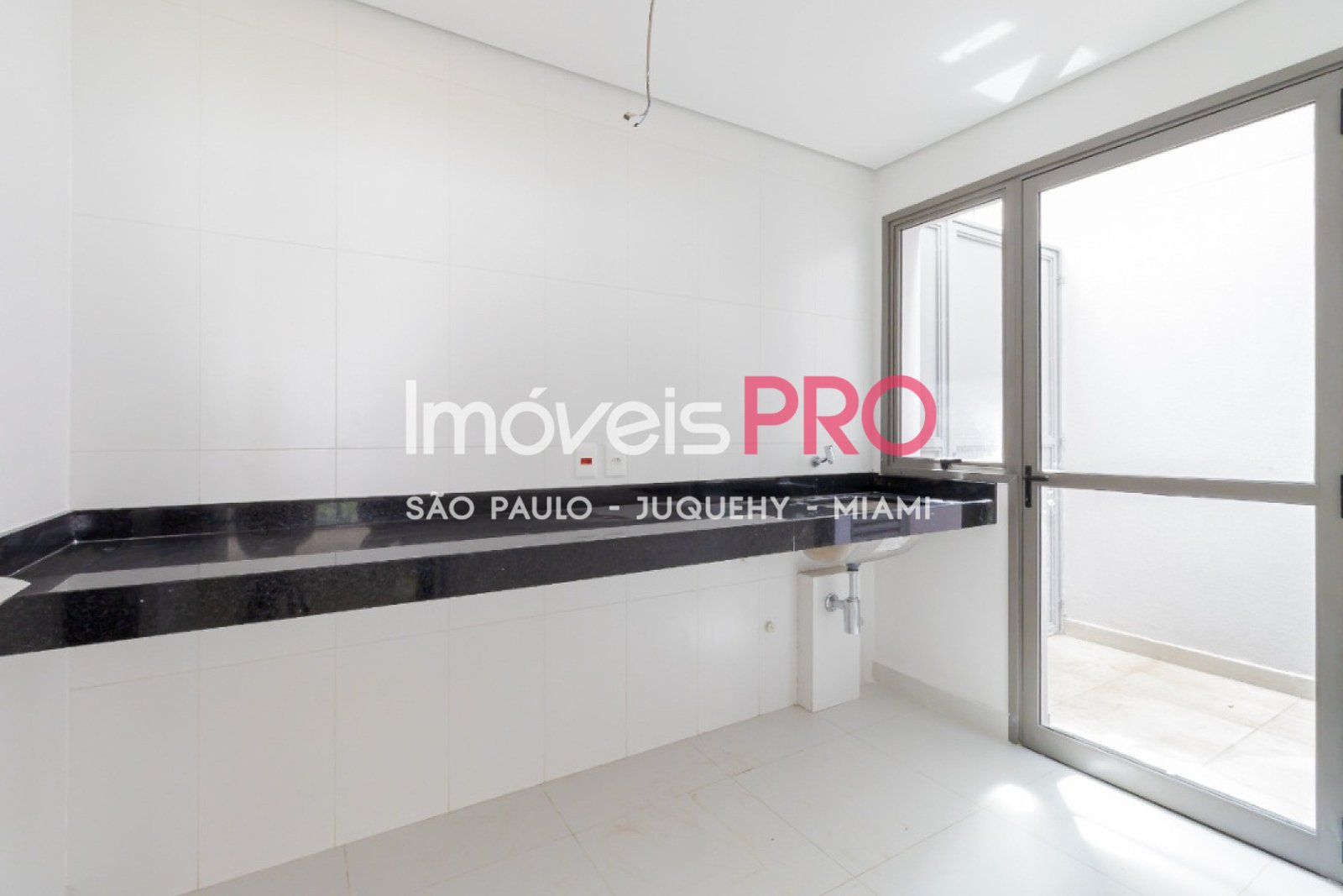 Foto :: https://assets.imoveispro.com.br/thumb/IP39922/casa-venda-jardim-europa_IP39922_23_1920x1080.jpg?