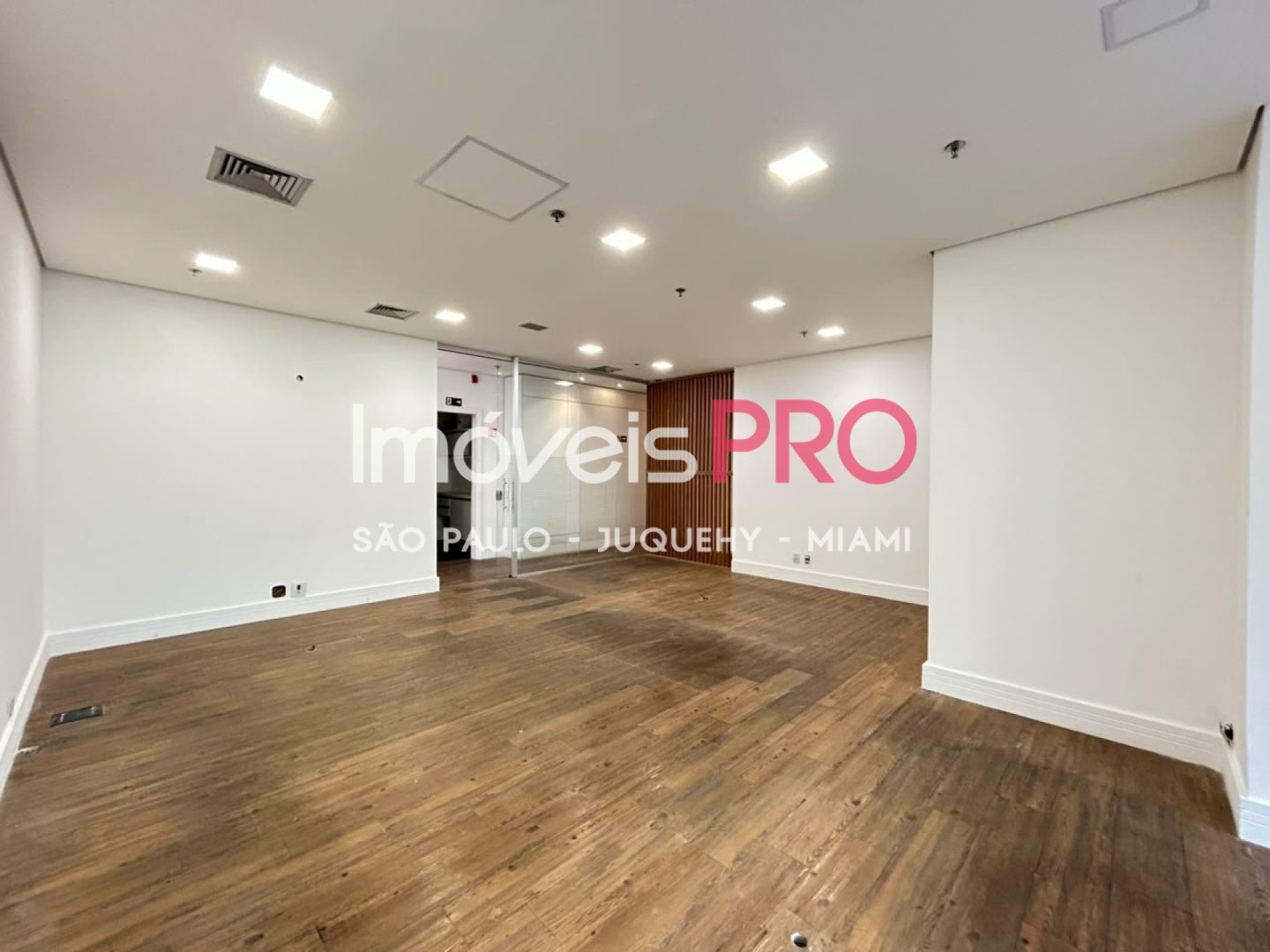 Foto :: https://assets.imoveispro.com.br/thumb/IP39924/conj-comercial-aluguel-vila-nova-conceicao_IP39924_11_1920x1080.jpg?